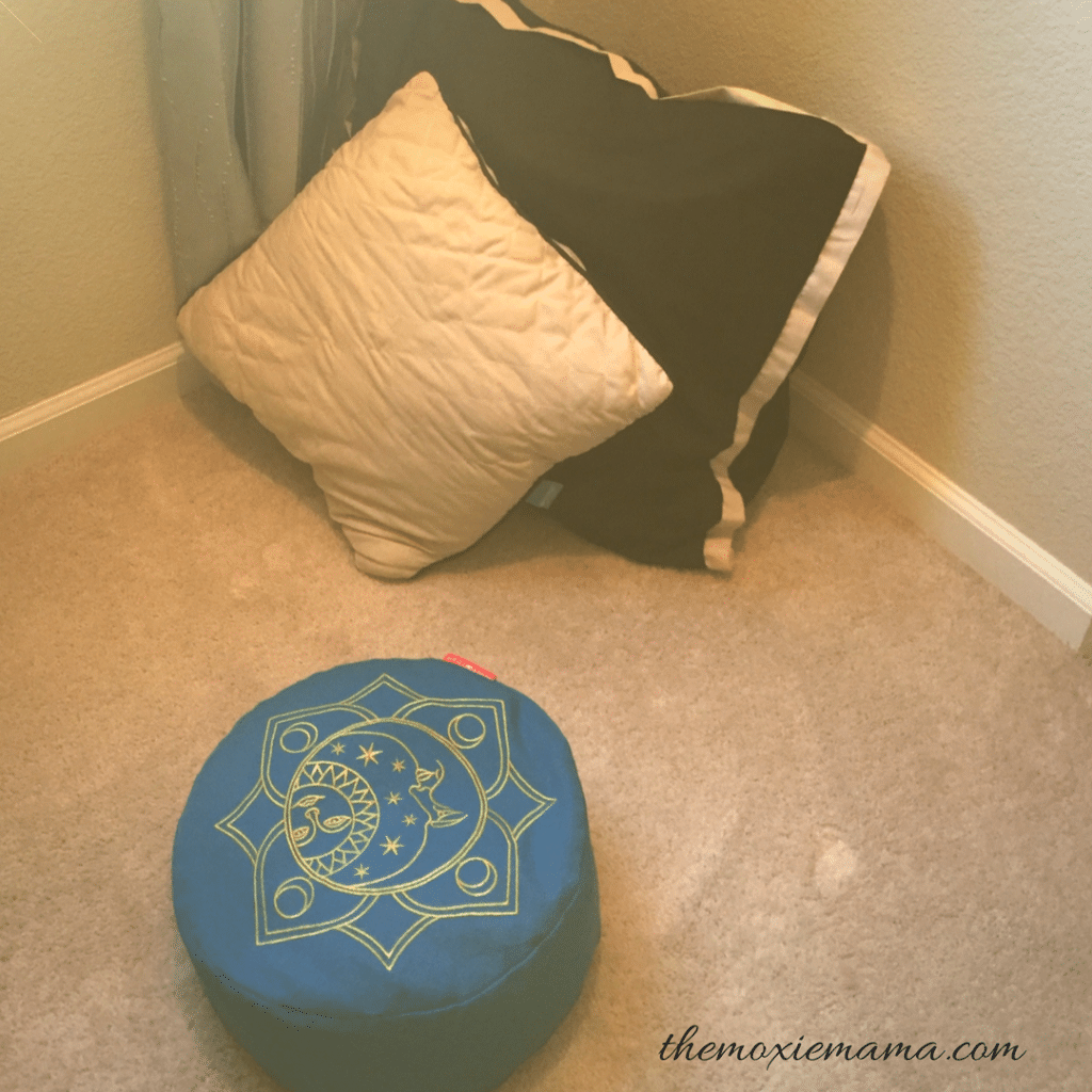 themoxiemama meditation pillow